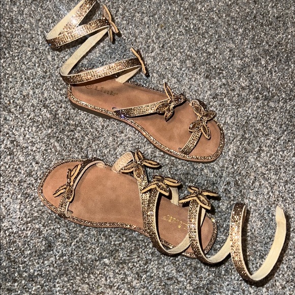 Elegant Butterfly Embellished Sandals - Picture 5 of 5